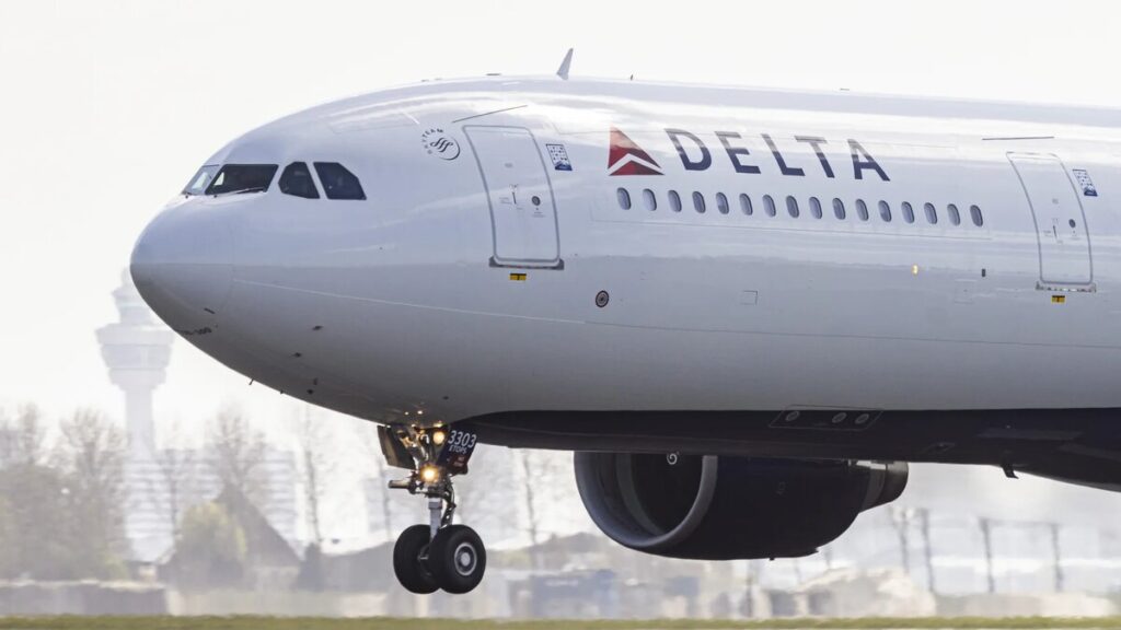 Delta Flight DL275 Diverted LAX